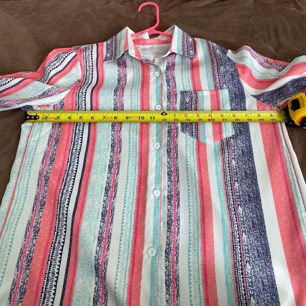 Women’s Boutique Oversized Shirt with Button Lapels on Sleeves. Size Small NWOT - Picture 7 of 14